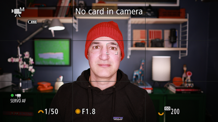 Bij aansluiten via HDMI moet je waarschijnlijk een schoon HDMI-signaal inschakelen in het menu van je camera. Anders zul je merken dat je scherm het achterscherm spiegelt, inclusief instellingenoverzicht en scherpstelpunt.