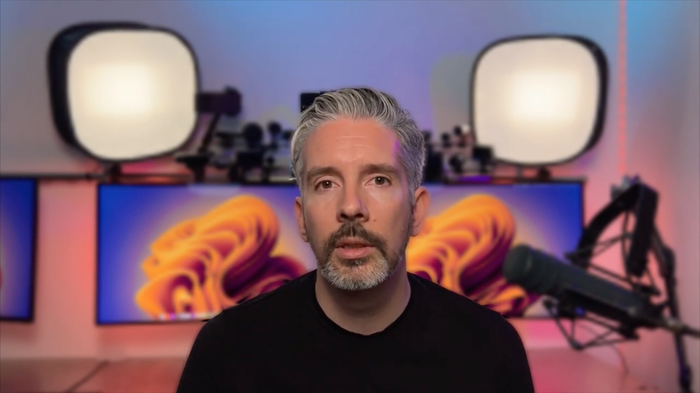 La scena di Aidan usa oggetti tecnici per stabilire che lavora con le fotocamere.