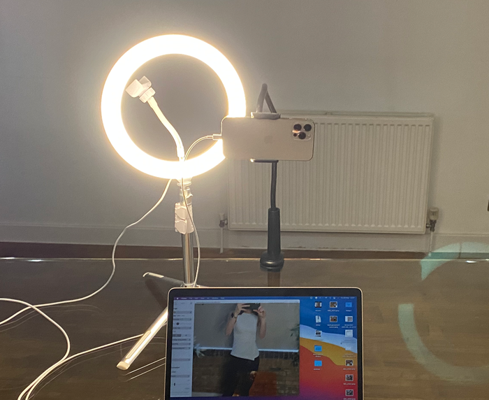 Das Licht wird wie das generische Licht über ein USB-Kabel mit Reglern angeschlossen