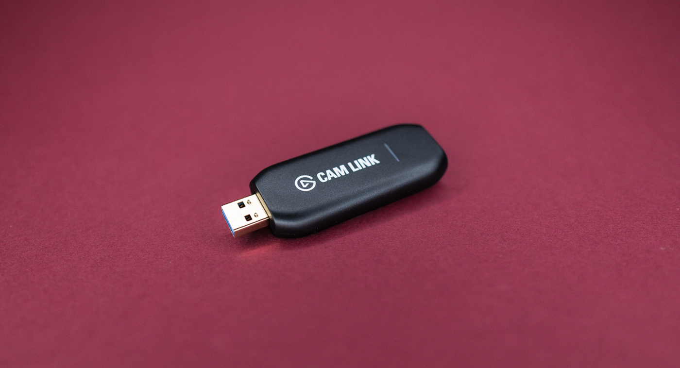 Voor 4K-video hebben we gemerkt dat de Cam Link van Elgato een betrouwbare optie is. Je hoeft alleen de HDMI-kabel aan één kant aan te sluiten, de USB-stekker aan de andere kant in een vrije poort te steken, en de Cam Link als je videobron te selecteren in Camo of andere software.