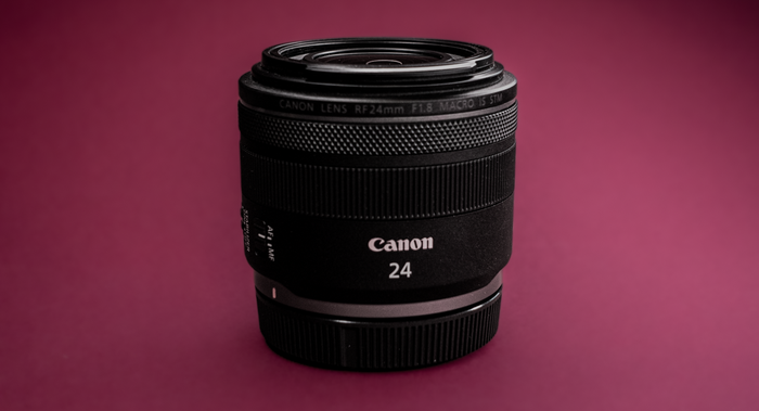 Primelenzen zijn doorgaans veel betaalbaarder dan zoomlenzen. Denk aan een paar duizend voor een goede zoomlens — en een paar honderd voor een primelens van hoge kwaliteit.